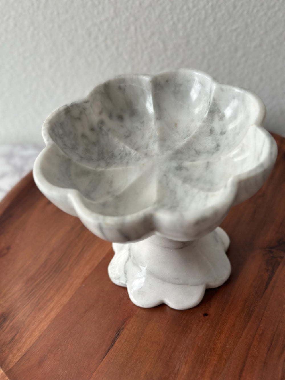 Handcrafted White Marble Pedestal Bowl – Luxury Scalloped Fruit Bowl, Kitchen Centerpiece, Stone Decor, Modern Home Accent