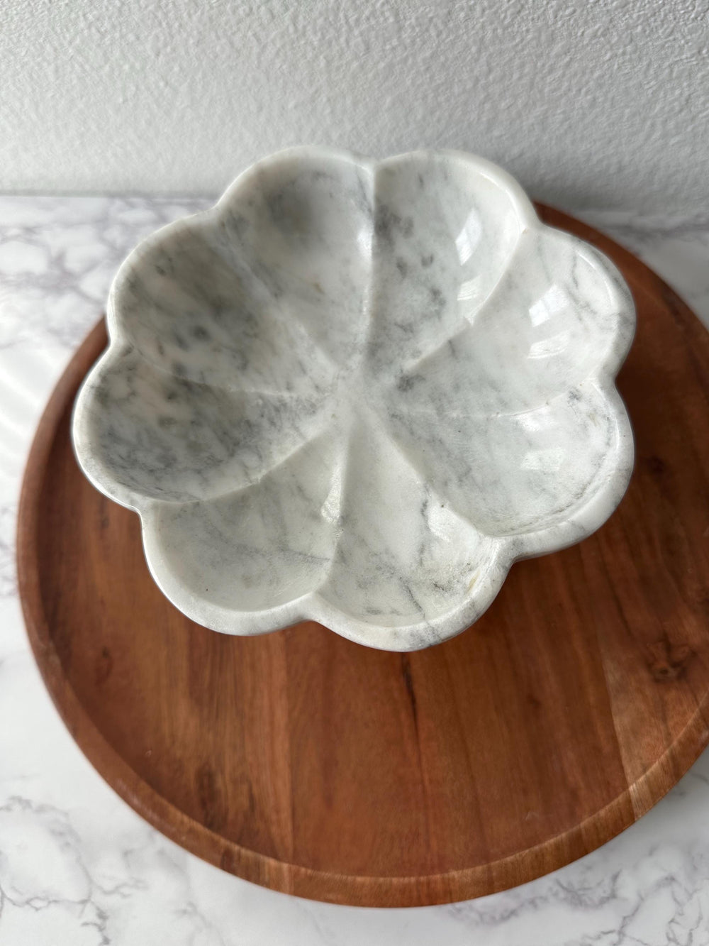 Handcrafted White Marble Pedestal Bowl – Luxury Scalloped Fruit Bowl, Kitchen Centerpiece, Stone Decor, Modern Home Accent