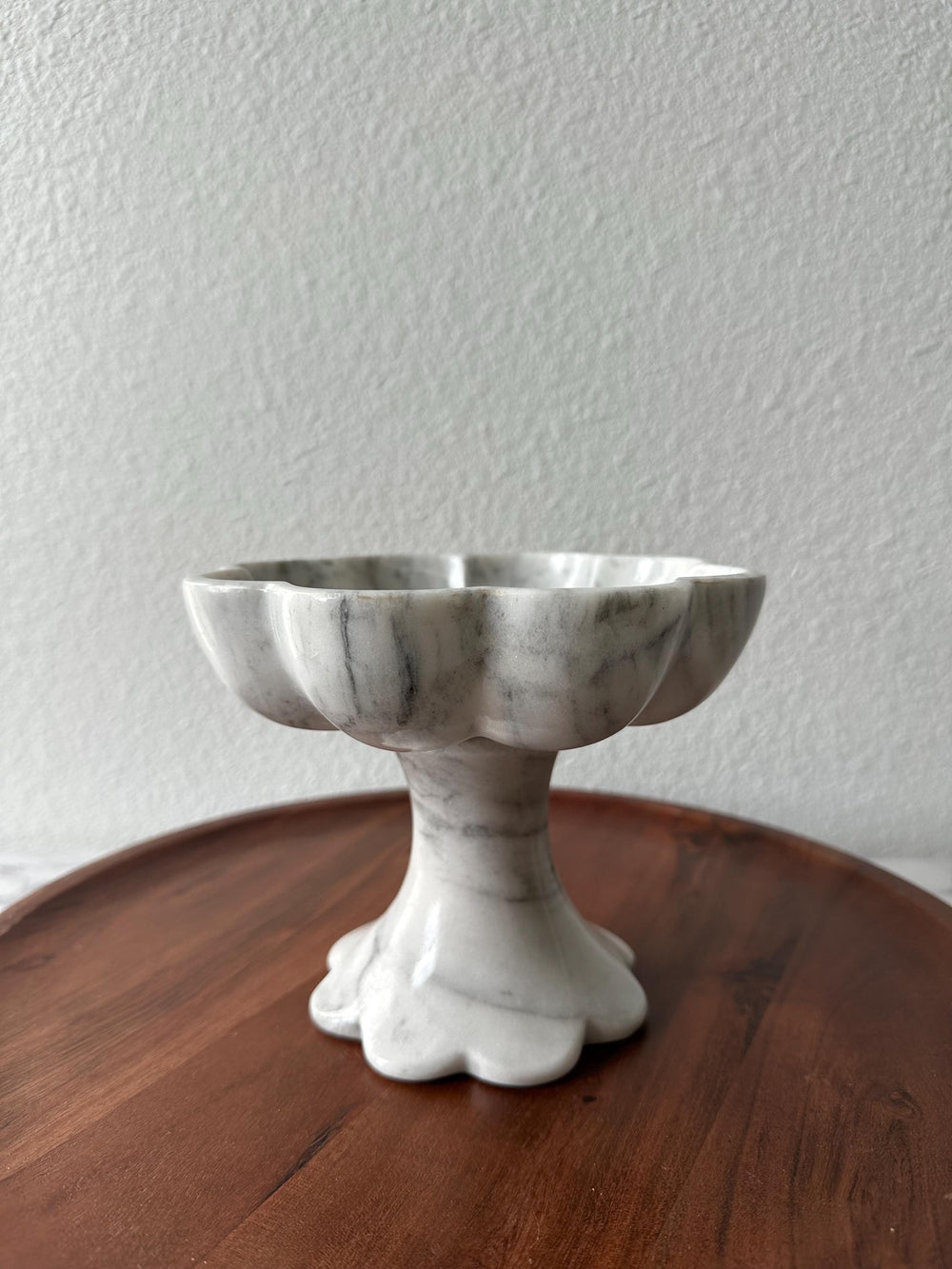 Handcrafted White Marble Pedestal Bowl – Luxury Scalloped Fruit Bowl, Kitchen Centerpiece, Stone Decor, Modern Home Accent