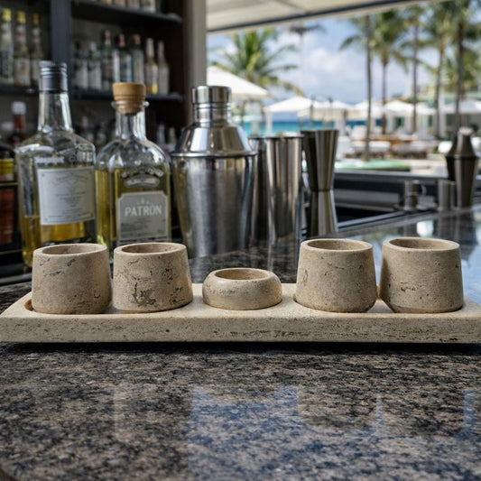 Set de Caballitos de Travertino para Tequila con Bandeja – Copitas de Piedra para Mezcal Hechas a Mano, Barware Moderno de Lujo