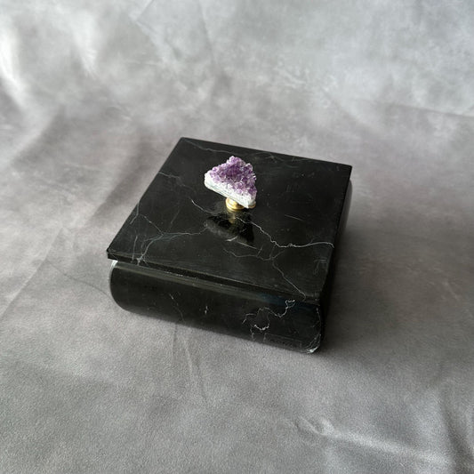 Caja de Joyería de Mármol Negro con Perilla de Amatista 4.7" × 4.7" × 2.4" – Portallaves, Portamonedas, Joyero, Catchall de Piedra